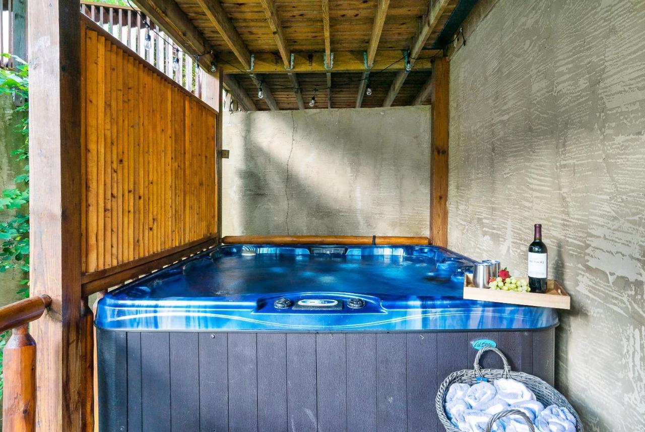 Summer Sale! Pool, Sauna, View, Hottub, Game Севьервилл Экстерьер фото