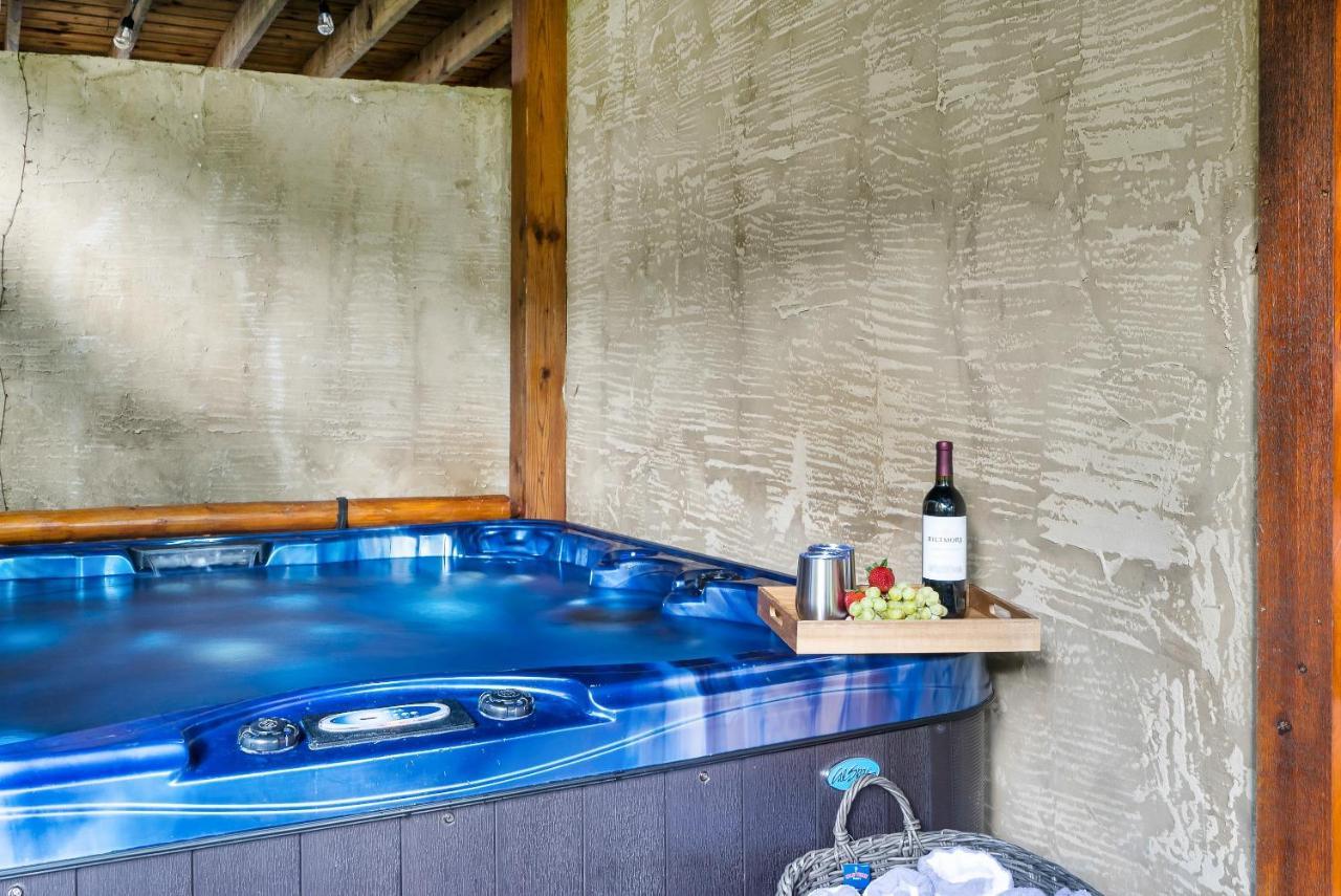 Summer Sale! Pool, Sauna, View, Hottub, Game Севьервилл Экстерьер фото